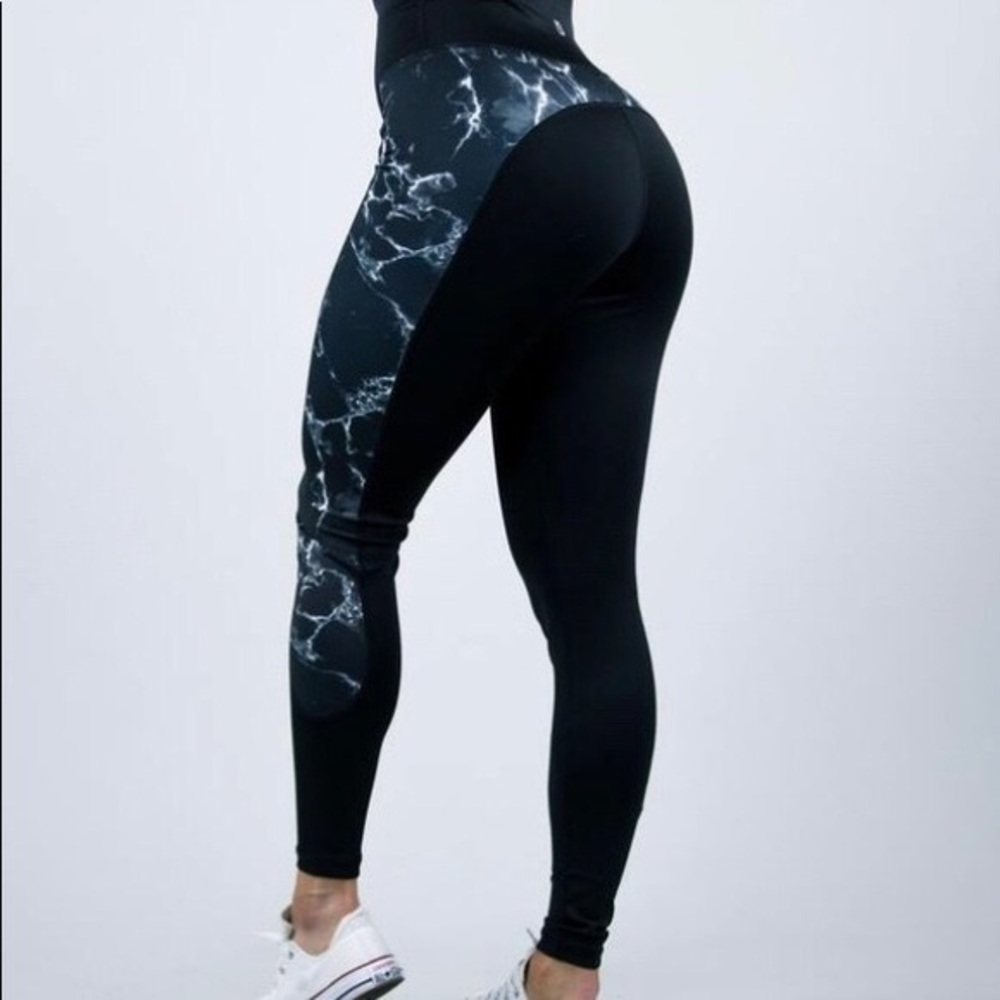 Buff Bunny Black Marble Leggings